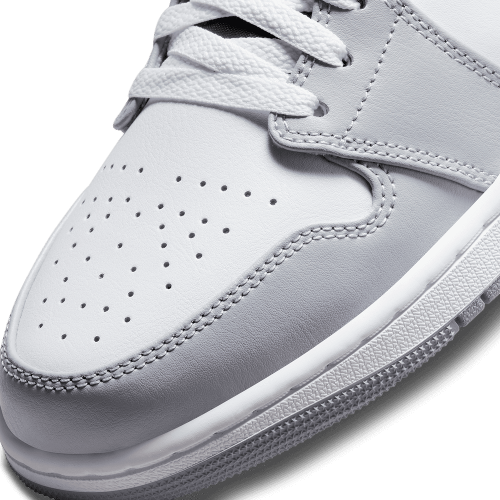 Air Jordan 1 Mid 'Light Smoke Grey'
