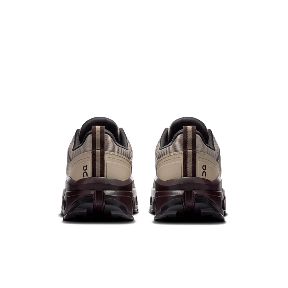 Imagen 4: Rear view of On Cloudrock Low Waterproof shoes showing striped heel pull tabs and dark brown soles.