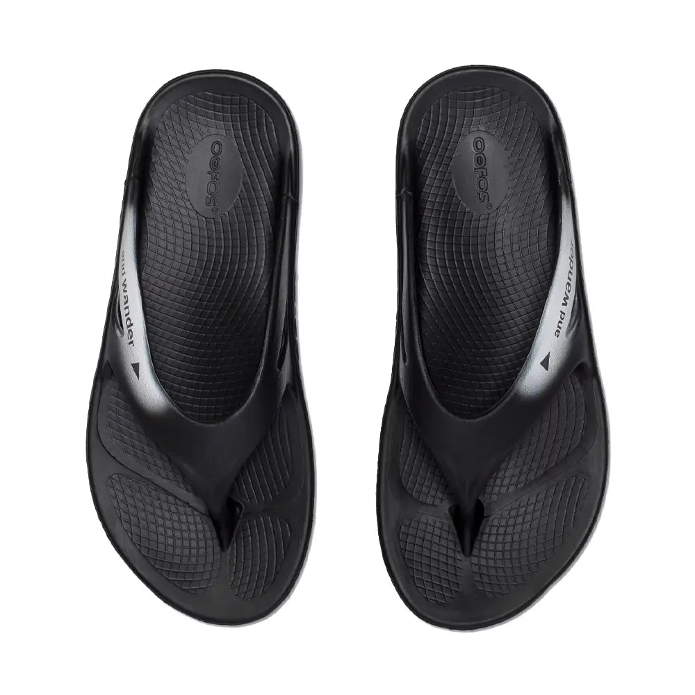 OOFOS original × and wander Recovery Sandal 'Black'