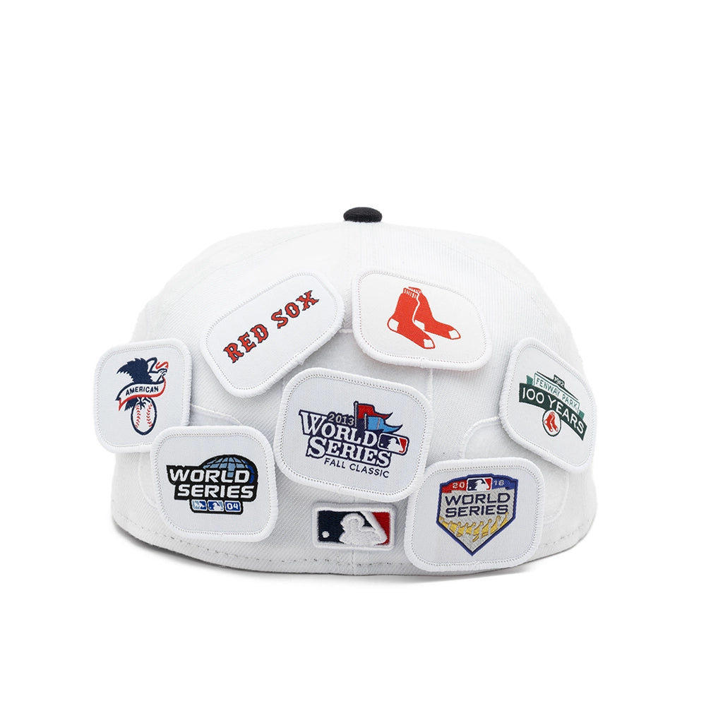 Imagen 10: Rear view of the white Boston Red Sox fitted cap displaying team, Fenway Park and World Series patches.