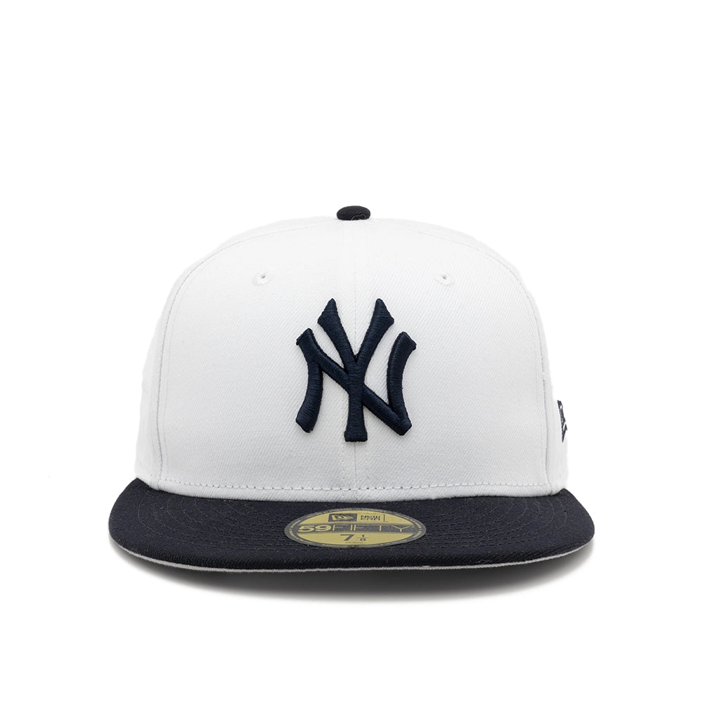 Front view of the white New Era New York Yankees 59FIFTY fitted cap with navy NY embroidery and a flat navy brim.