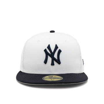 Front view of the white New Era New York Yankees 59FIFTY fitted cap with navy NY embroidery and a flat navy brim.