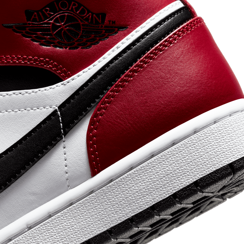 Air Jordan 1 Mid 'Chicago Black Toe'