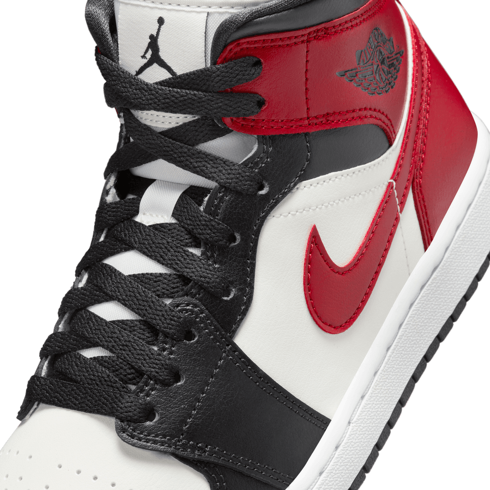 W Air Jordan 1 Mid 'Black Toe'