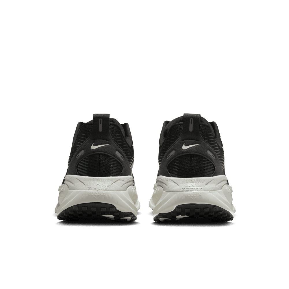 Vomero 18 'Black Coconut Milk'