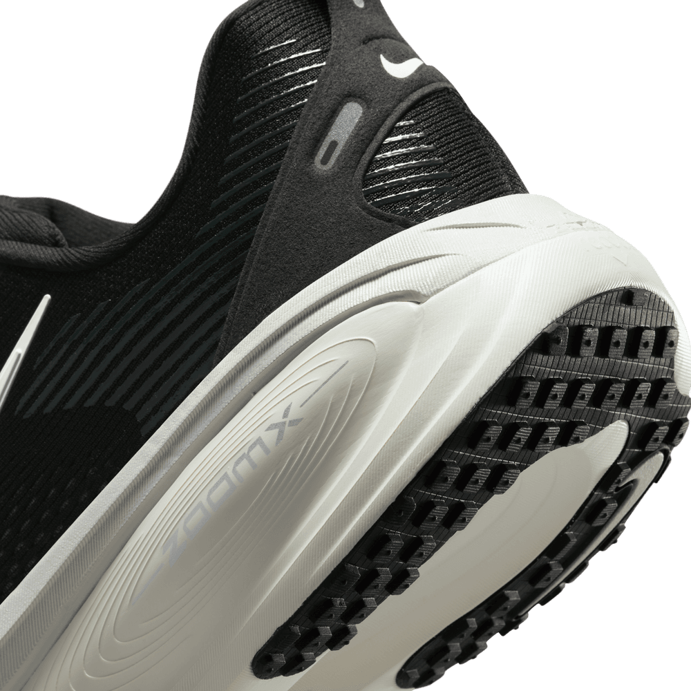 Vomero 18 'Black Coconut Milk'