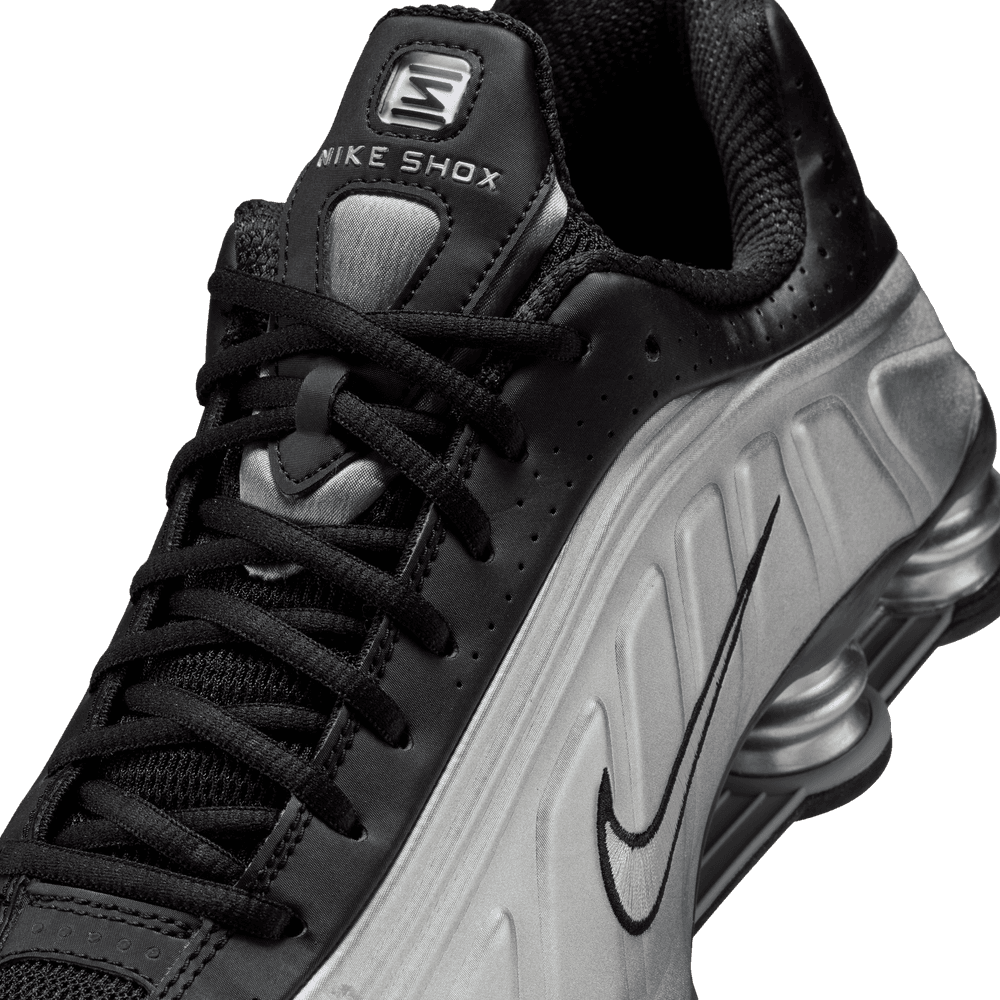 Nike Shox R4 'Metallic Silver Black' – TAKOUT® Nike Shox R4 'Metallic Silver Black' – TAKOUT®