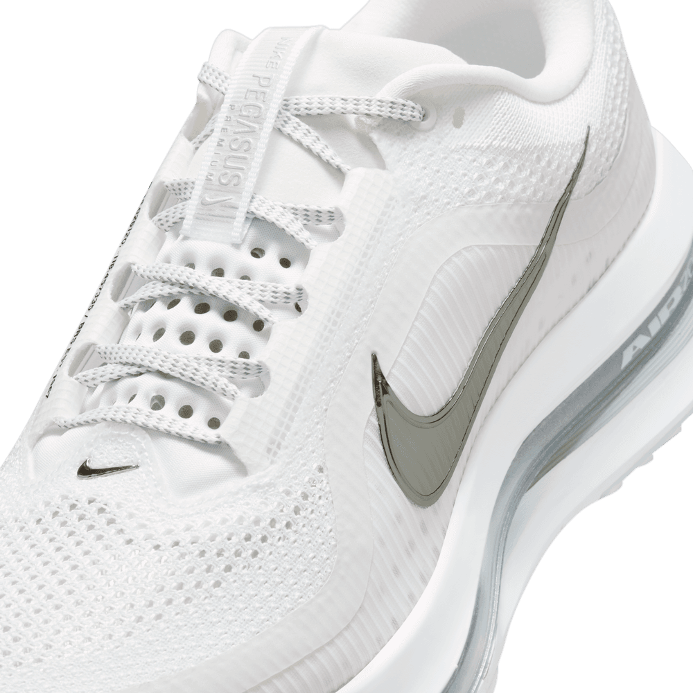Pegasus Premium 'White Metallic Silver'