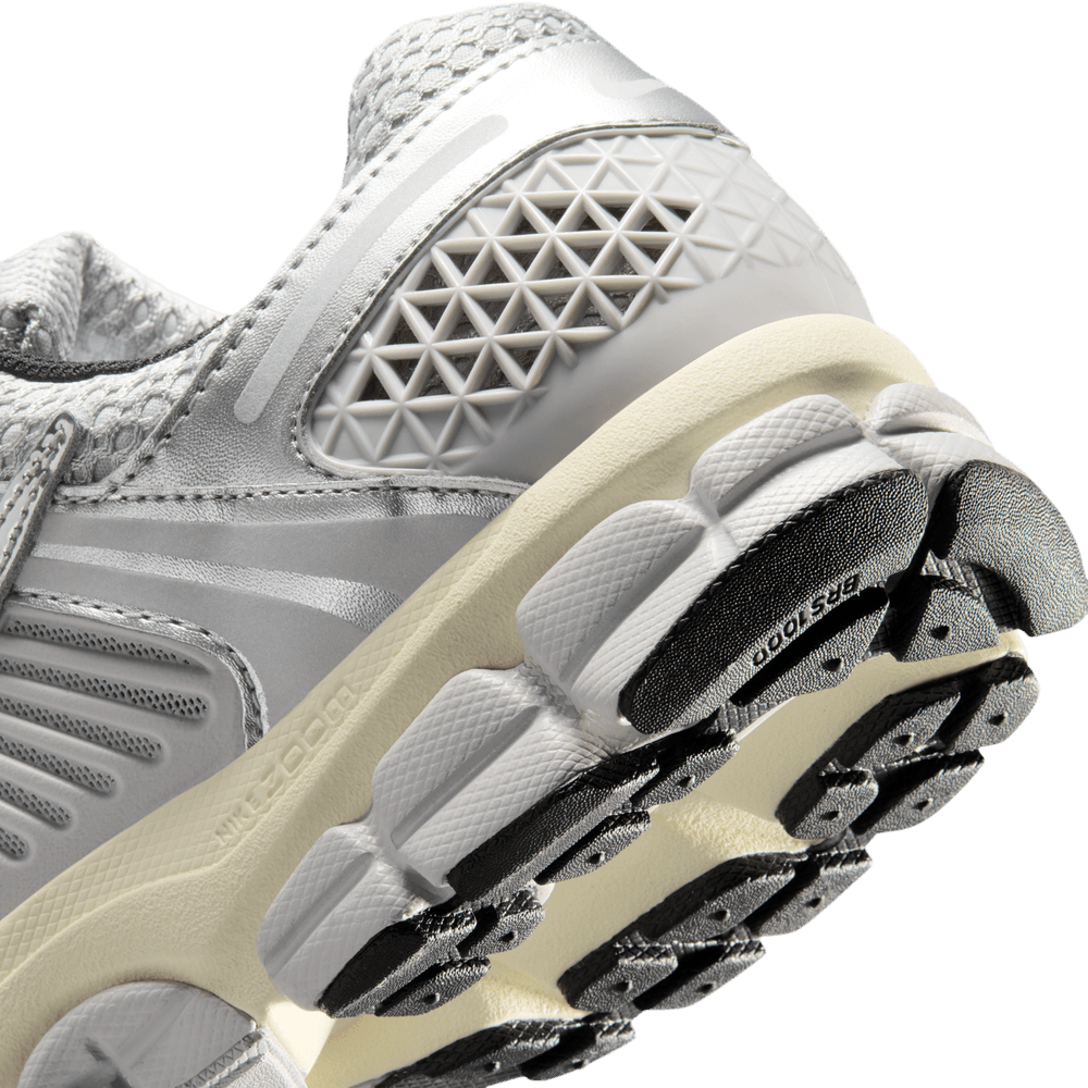 Air Zoom Vomero 5 'Grey Fog Chrome'