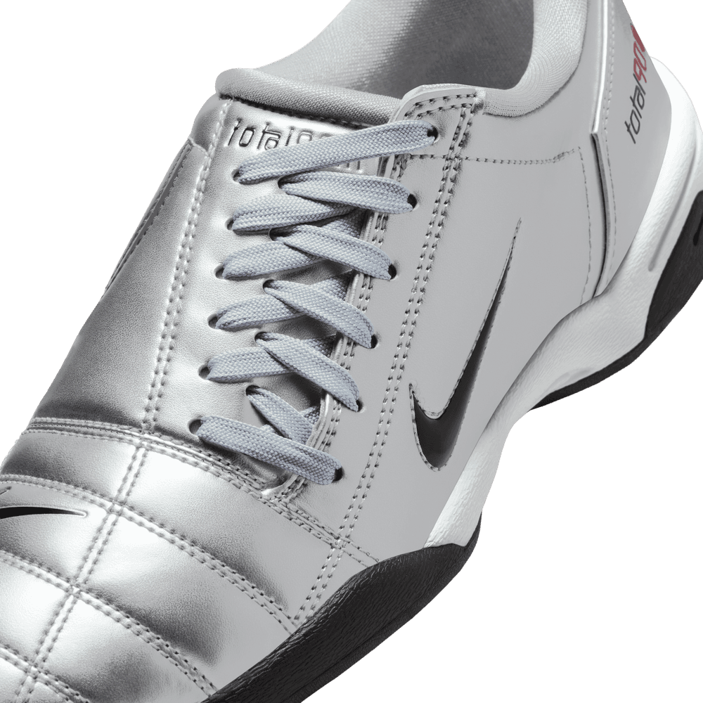 W Total 90 'Metallic Silver Red'
