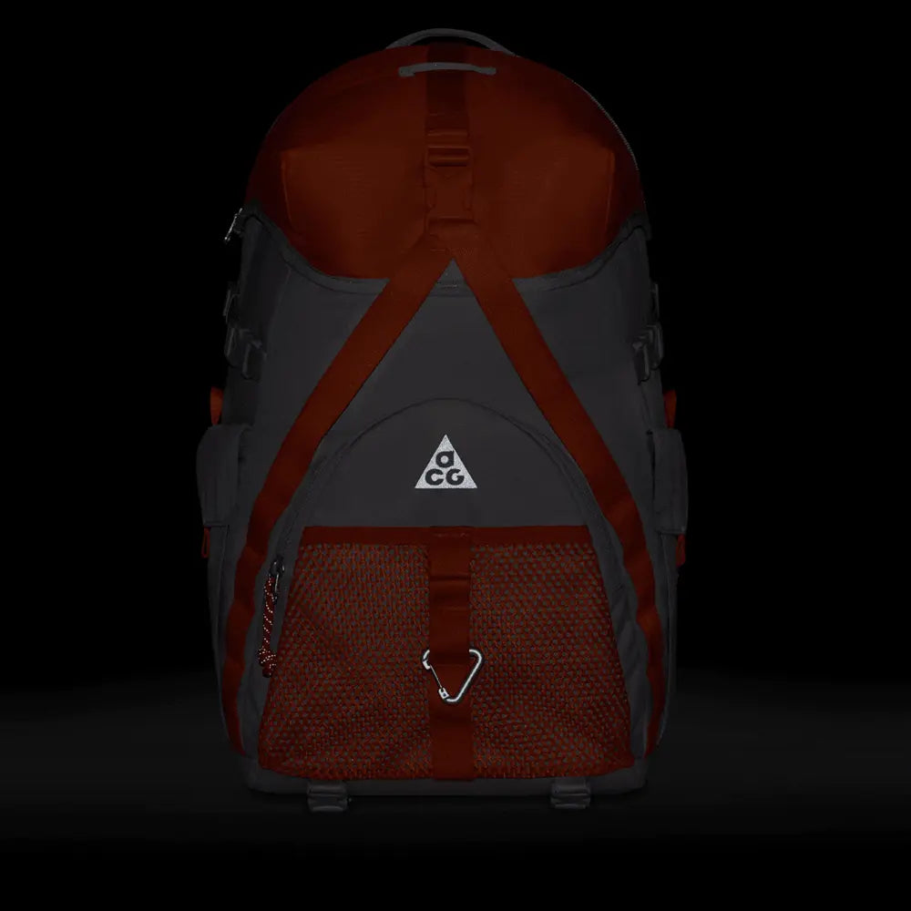 Nike ACG DAYMAX Backpack in College Grey Nike ACG DAYMAX Backpack in College Grey