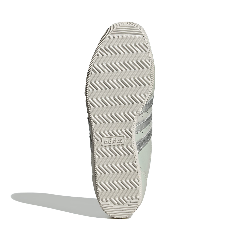 W Japan 'Grey One Chalk Pearl'