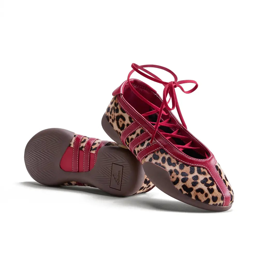 W Taekwondo Mei Ballet 'Off White Team Victory Red'
