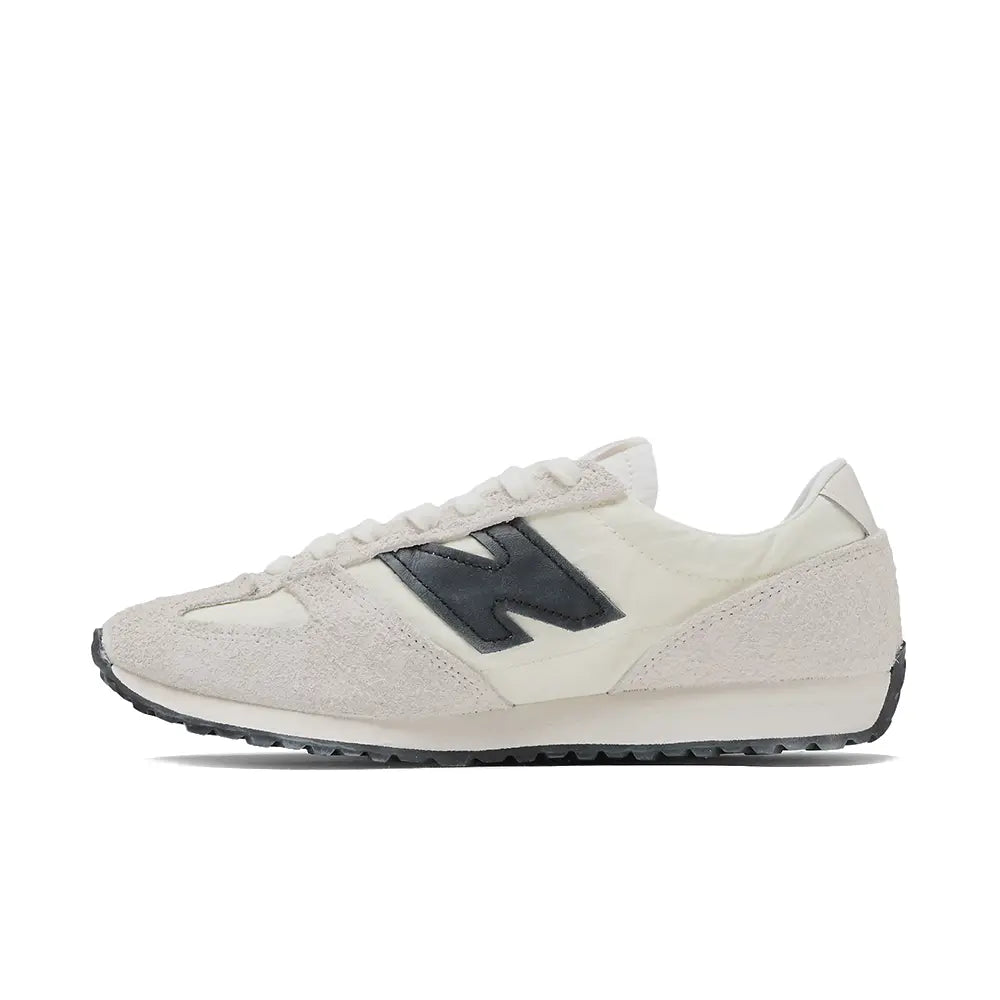 471 v1 'Linen Angora Black'