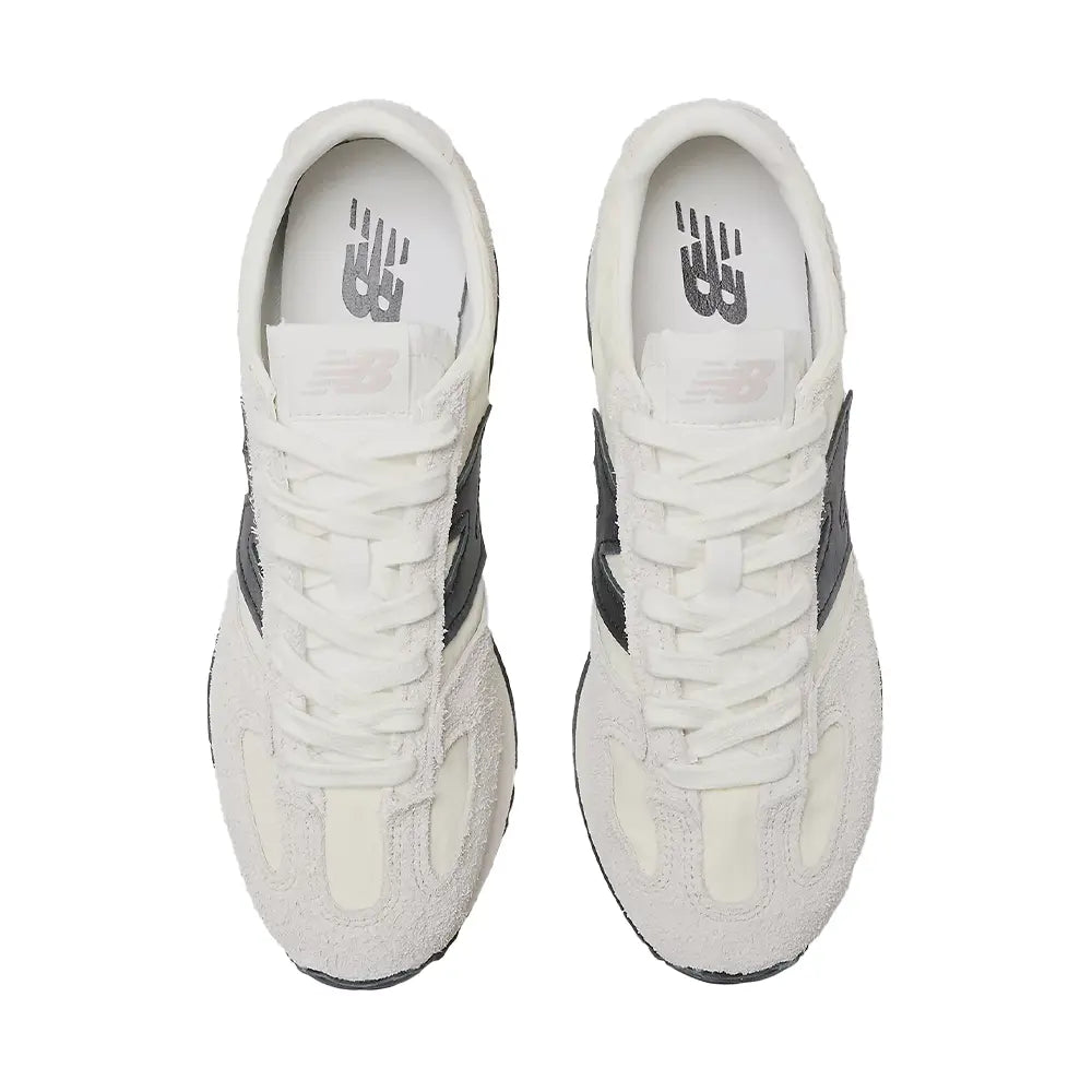 471 v1 'Linen Angora Black'