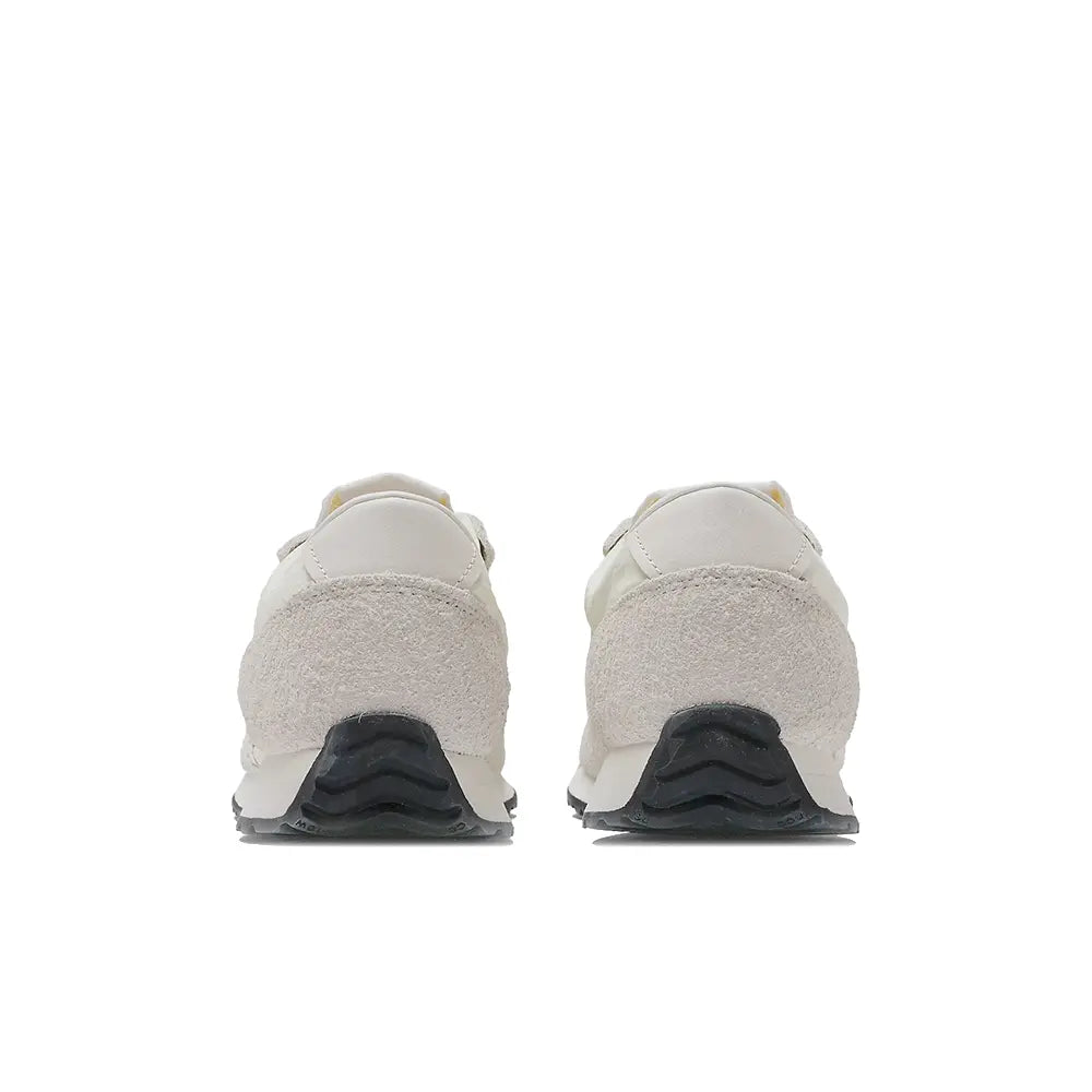 471 v1 'Linen Angora Black'