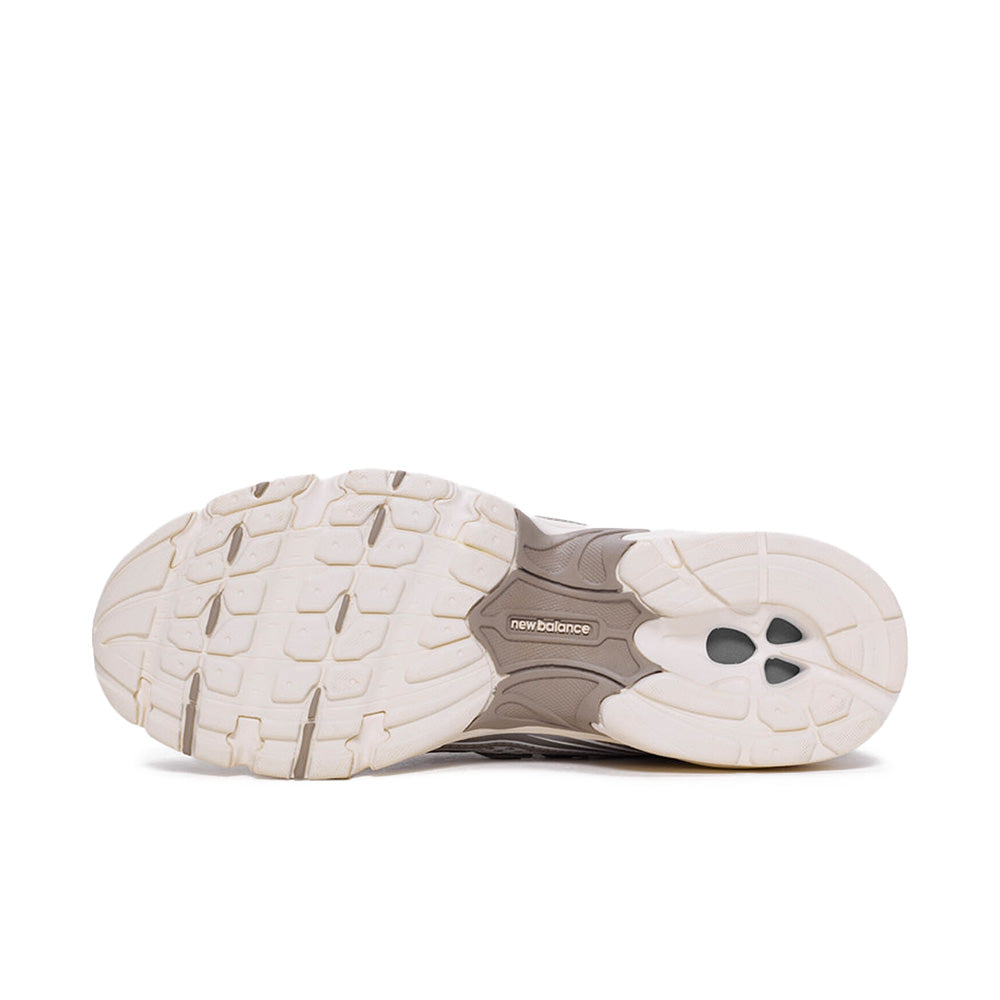 740 v1 'Sea Salt Arid Stone'